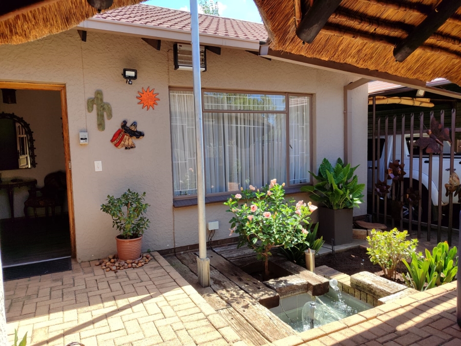 3 Bedroom Property for Sale in Flimieda North West
